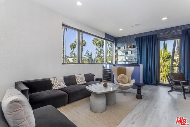 Photo - 137 N Doheny Dr Unit 3
