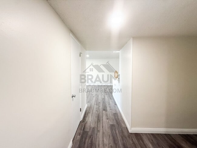 Photo - 6041 Whitsett Ave Unit 206