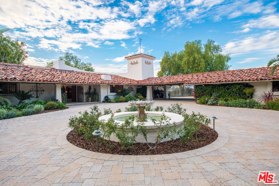 Photo - 28611 Bamfield Dr