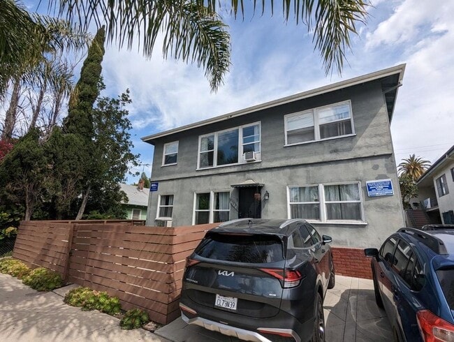 Photo - 6127 Romaine St Apartment Unit 7