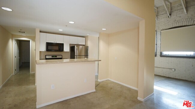 Photo - 922 W 23rd St Condo Unit 105