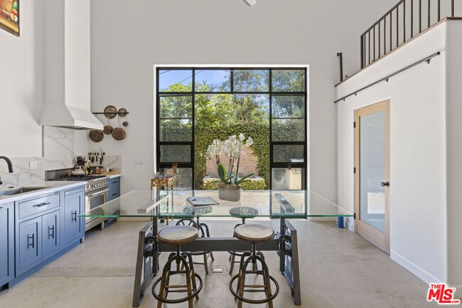 Photo - 835 N Harper Ave