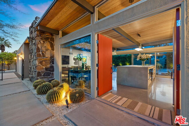 Photo - 207 N Debby Dr