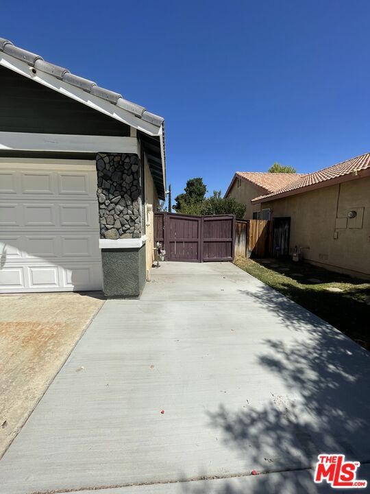 Photo - 2611 Gemstone Ave