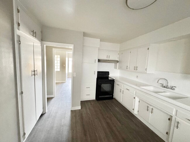 Photo - 3554 Brenton Ave Unit 3554 Brenton #B