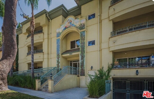 Building Photo - 620 E Palm Ave Unit 204