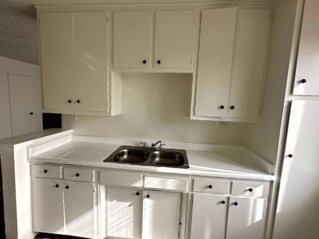 Photo - 915 N Wilton Pl Unit 304