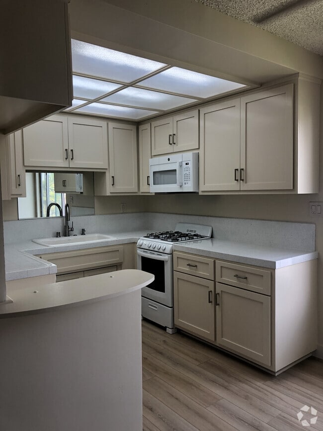 Building Photo - Pacific Lanai Apartments