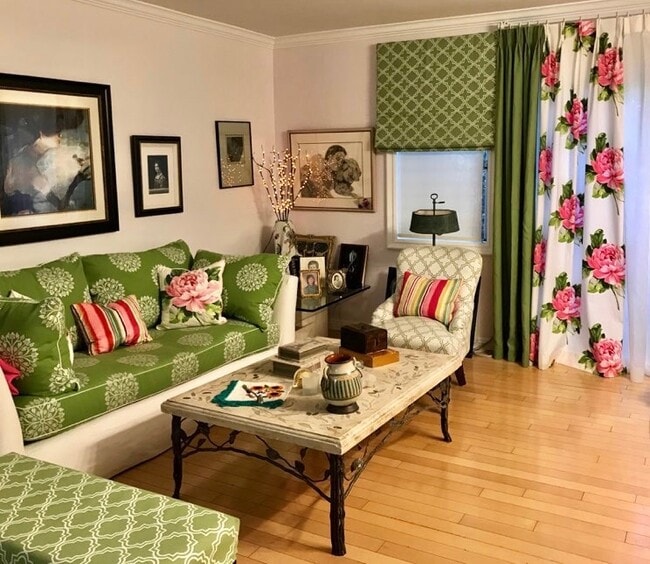 Building Photo - 1345 N Fuller Ave Unit 104