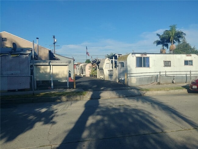 Building Photo - 2150 E 87th St