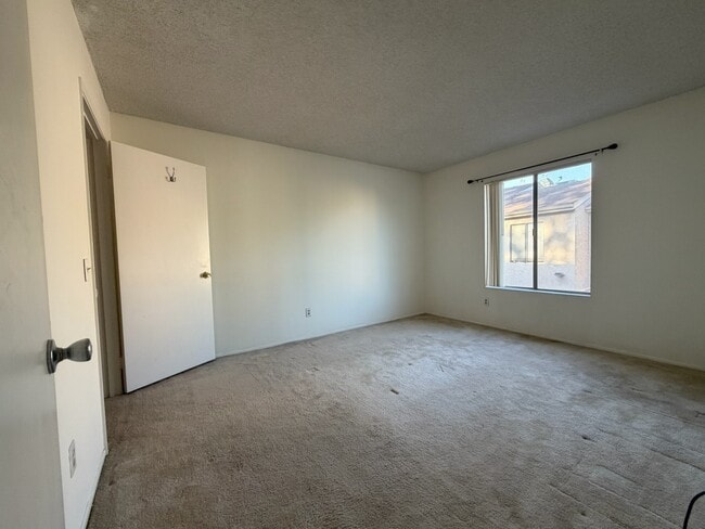 Photo - 2339 Lillyvale Ave Unit 161B