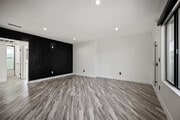 UNIT 5 - AVAILABLE NOW - 955 N. Oxford Ave.