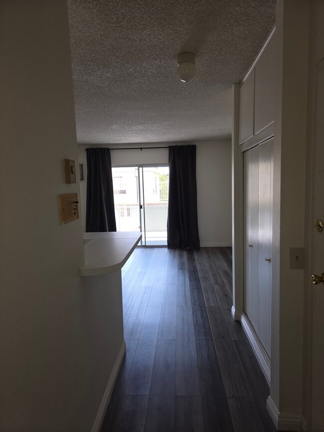 Photo - 160 S El Molino Ave