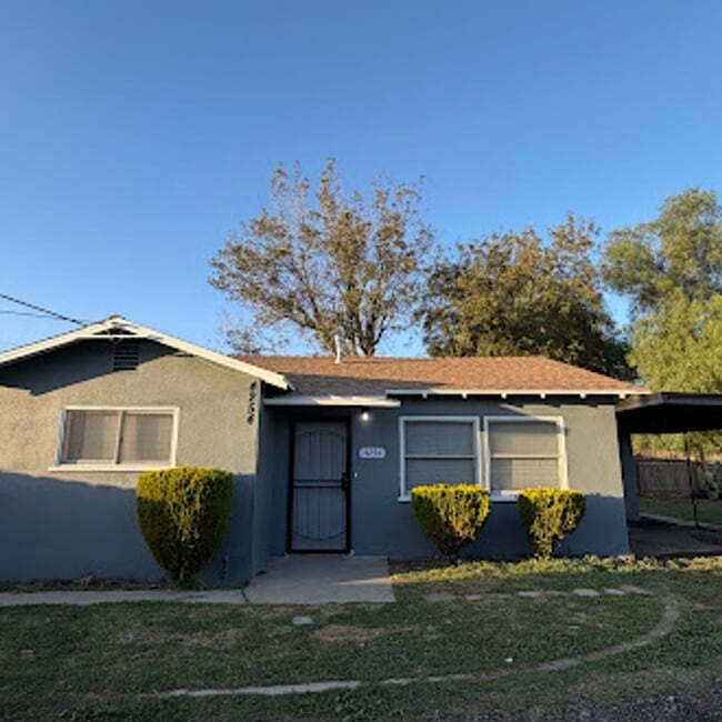 Building Photo - Nice Home For Rent with private yard