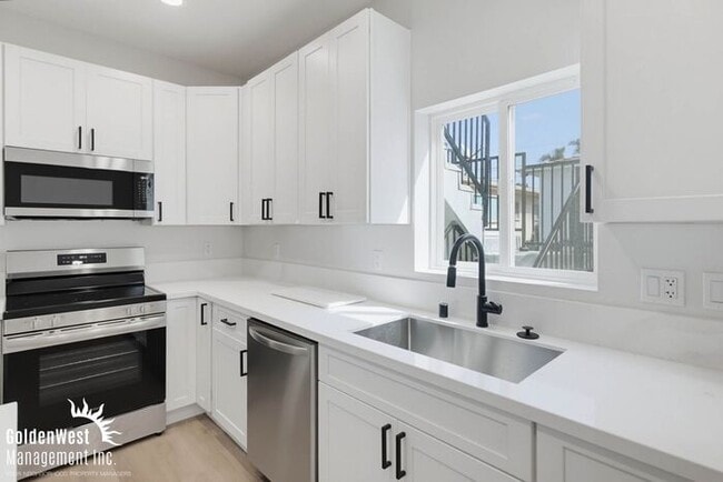 Photo - Beautifully Updated 1Bdm 1Ba Apartment with Private Rooftop Deck & Stunning Views! Unit 2