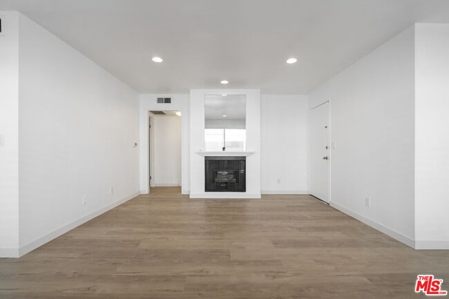 Photo - 13046 Moorpark St Unit 204