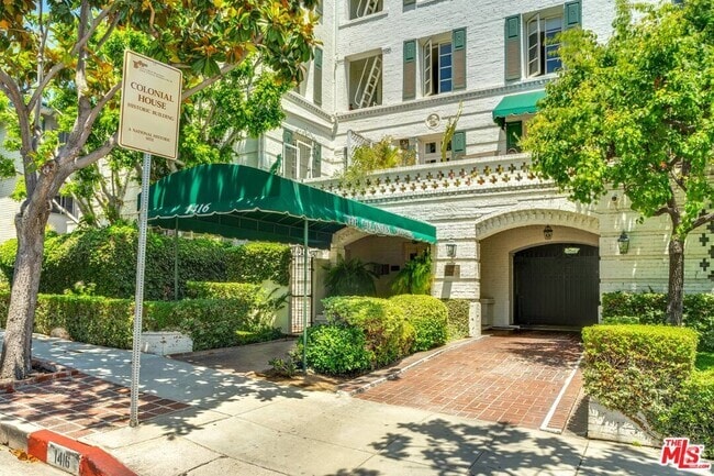 Building Photo - 1416 Havenhurst Dr Unit 2C Rental