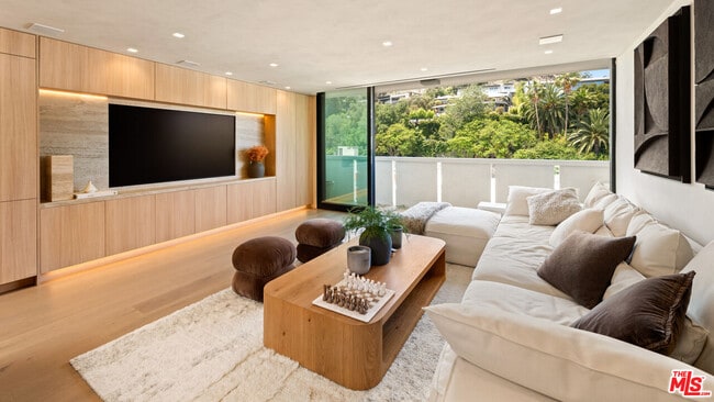 Building Photo - 8787 Shoreham Dr Unit 902