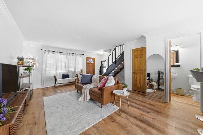 Photo - 5505 Adelaide Ave