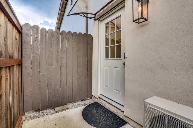 Photo - 14584 Highcrest Cir