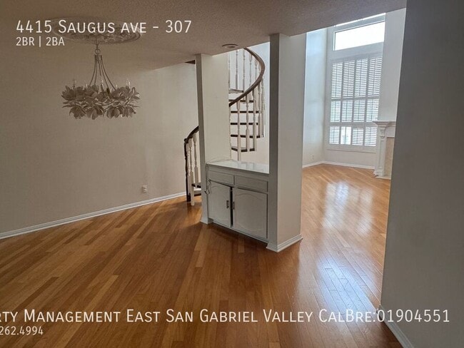 Photo - 4415 Saugus Ave