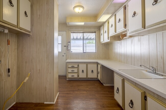 Photo - 25361 De Waide Ave