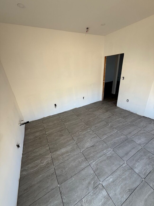 l1551 - l1551 Apartment Unit 51
