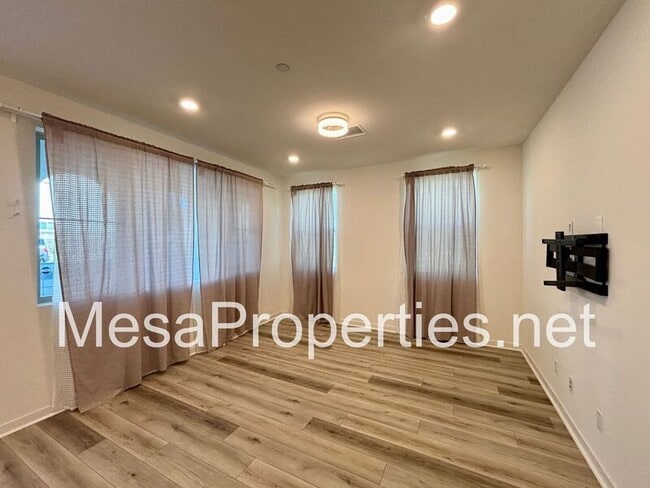 Photo - 3550 E Pollock St