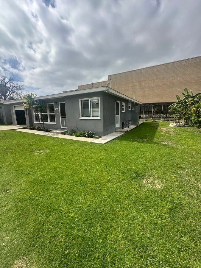 Side yard - 2474 255th St