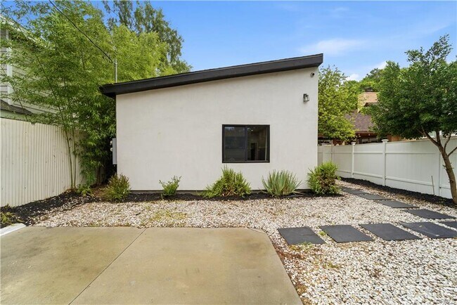 Building Photo - 5702 Donna Ave