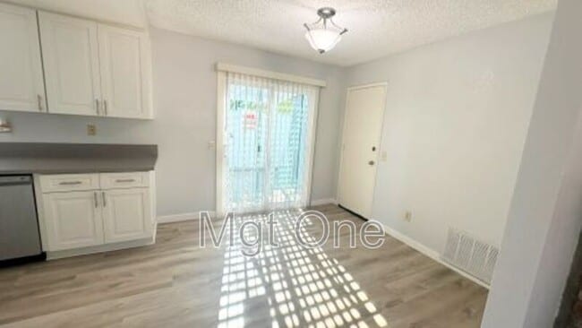 Photo - 4295 Gird Ave