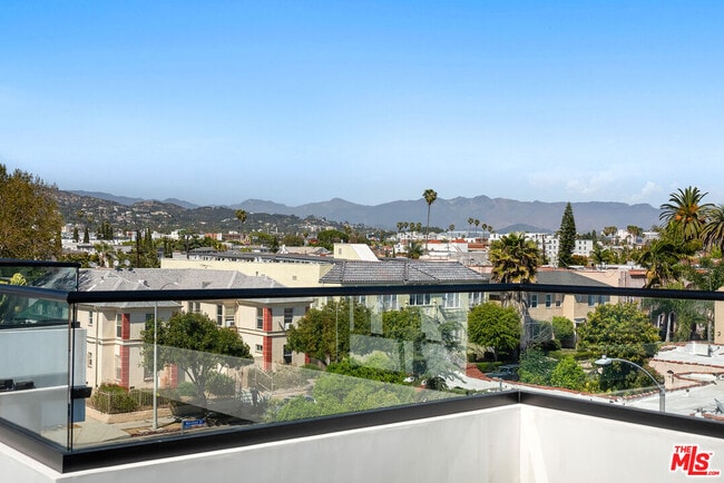 Photo - 733 N Gramercy Pl