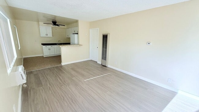 Photo - 810 W Duarte Rd