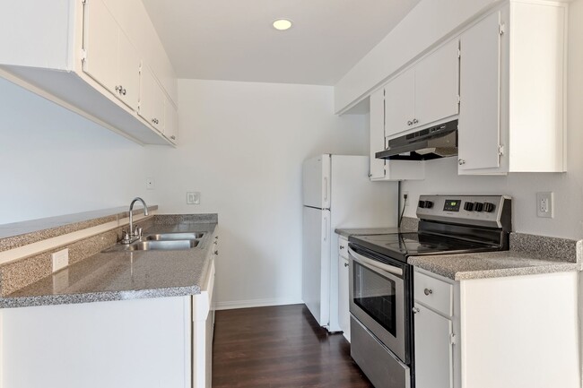 Photo - Updated 1BD/1BA Apartment in well maintained Complex in Sylmar. Unit 113