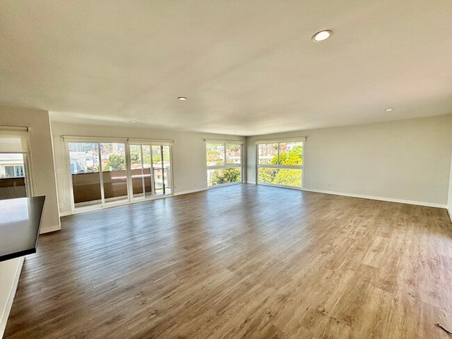 Photo - 1284 Havenhurst Dr Apartment Unit PH401 S
