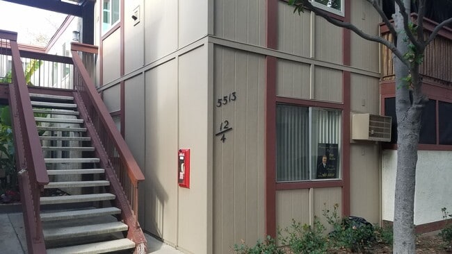 Building Photo - 3 bedroom, 2 bath, ground floor Unit 4