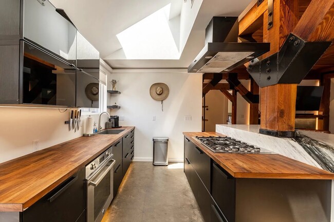 Photo - 2735 Westwood Blvd