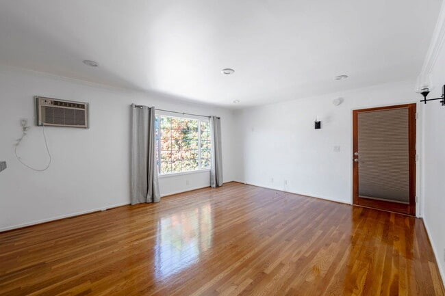 Building Photo - 1008 N Stanley Ave Unit 1