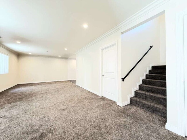 Photo - 116 W 50th St