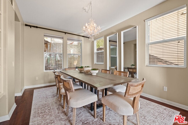 Photo - 657 S Ave 61