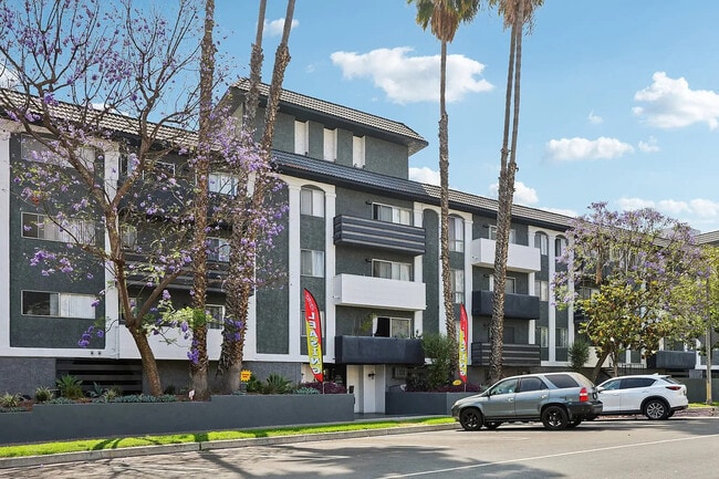 Building Photo - Victoria Unit 1