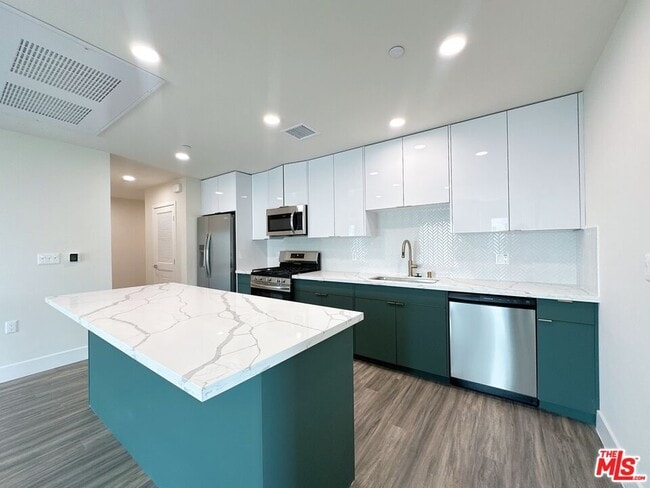 Photo - 1037 Dewey Ave Unit 501