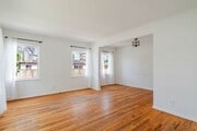 Photo - 4950 Newcastle Ave