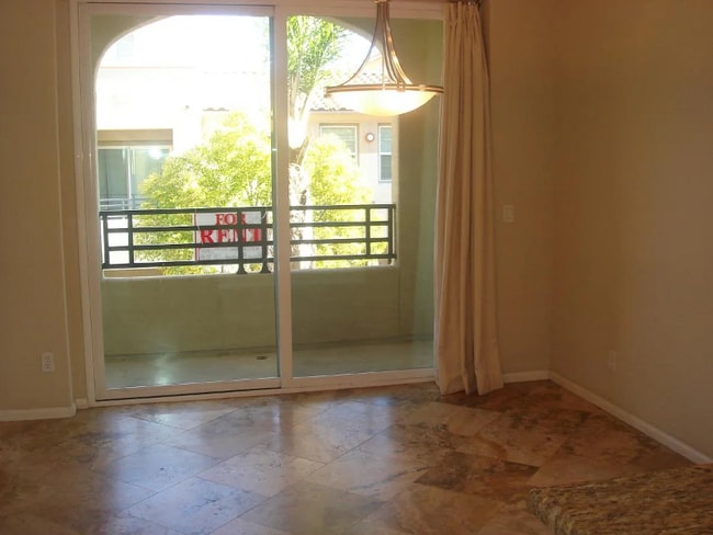 Photo - 2856 Escala Cir