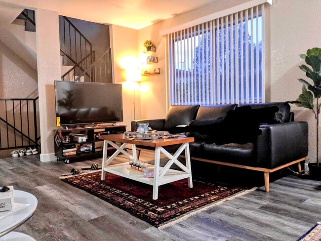 Building Photo - 259 N Chester Ave Unit 1