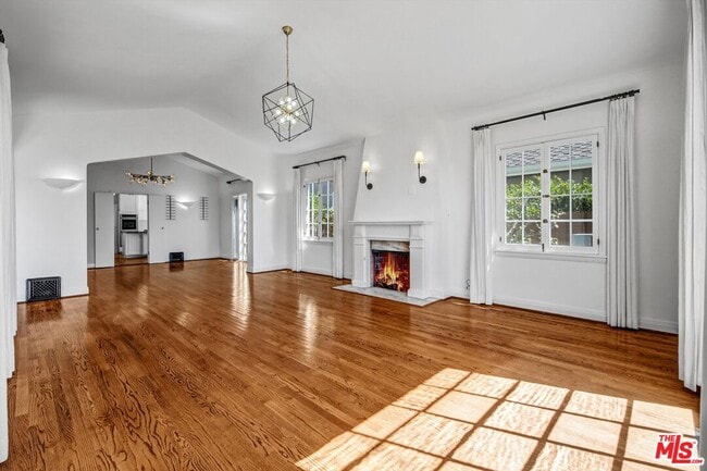 Photo - 10449 Holman Ave