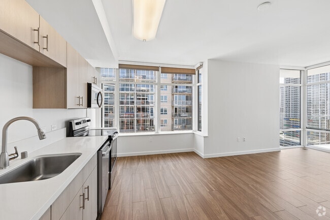 2BR, 2BA - 944SF - Dining Room - Ariel