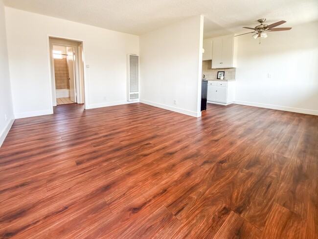 Building Photo - 2540 3rd Ave