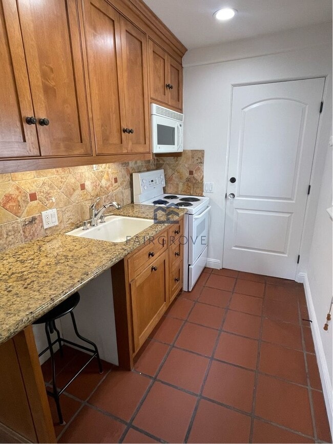 Building Photo - 160 Covina Ave Unit 160.5