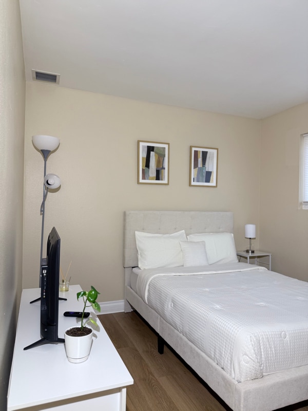 Building Photo - 9645 St George St